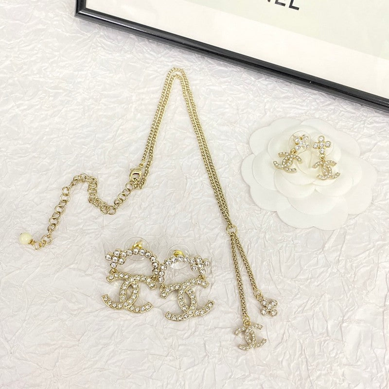 Chanel Diamond Earrings - 18K Yellow Gold