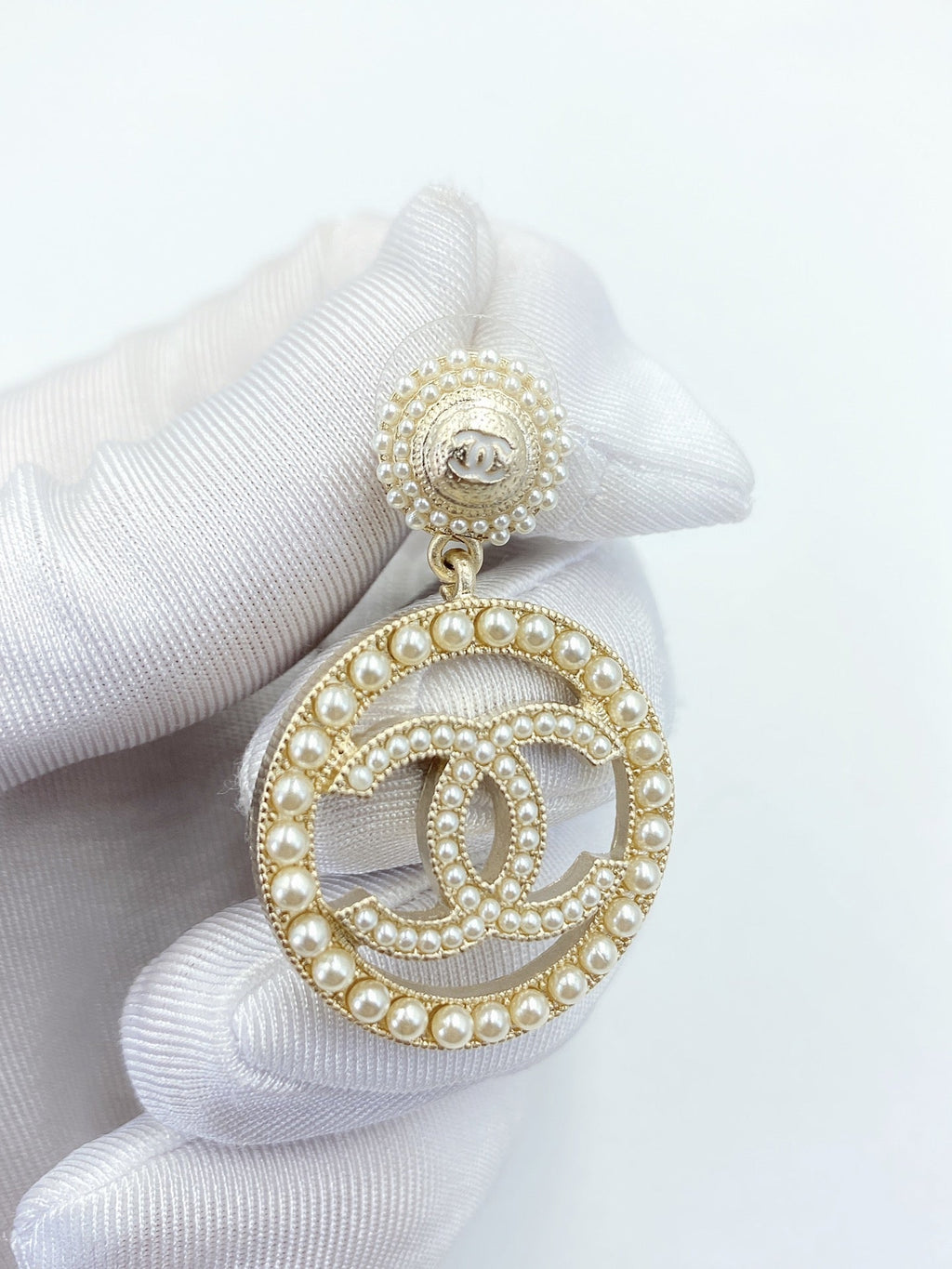 Chanel Pearl Earrings - 18K Yellow Gold