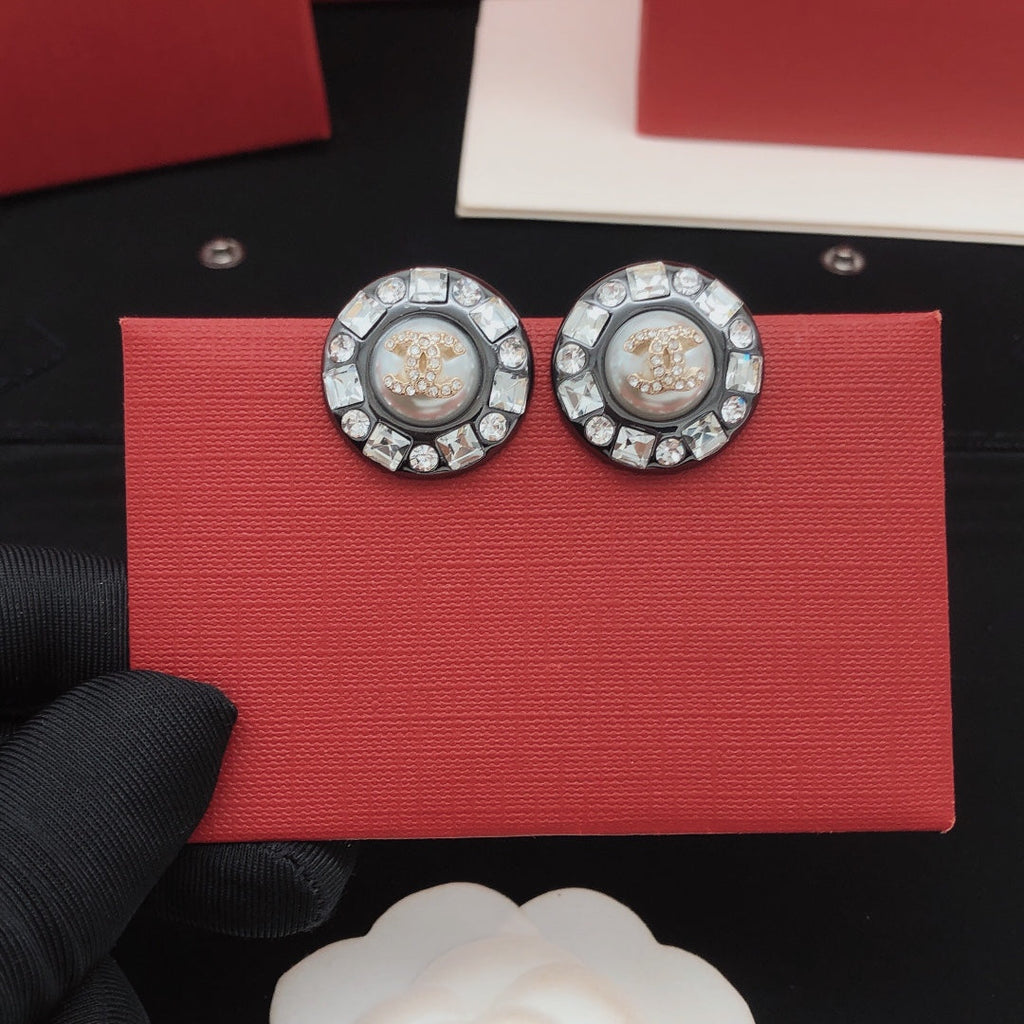 Chanel Crystals Black Earrings - 18K Yellow Gold
