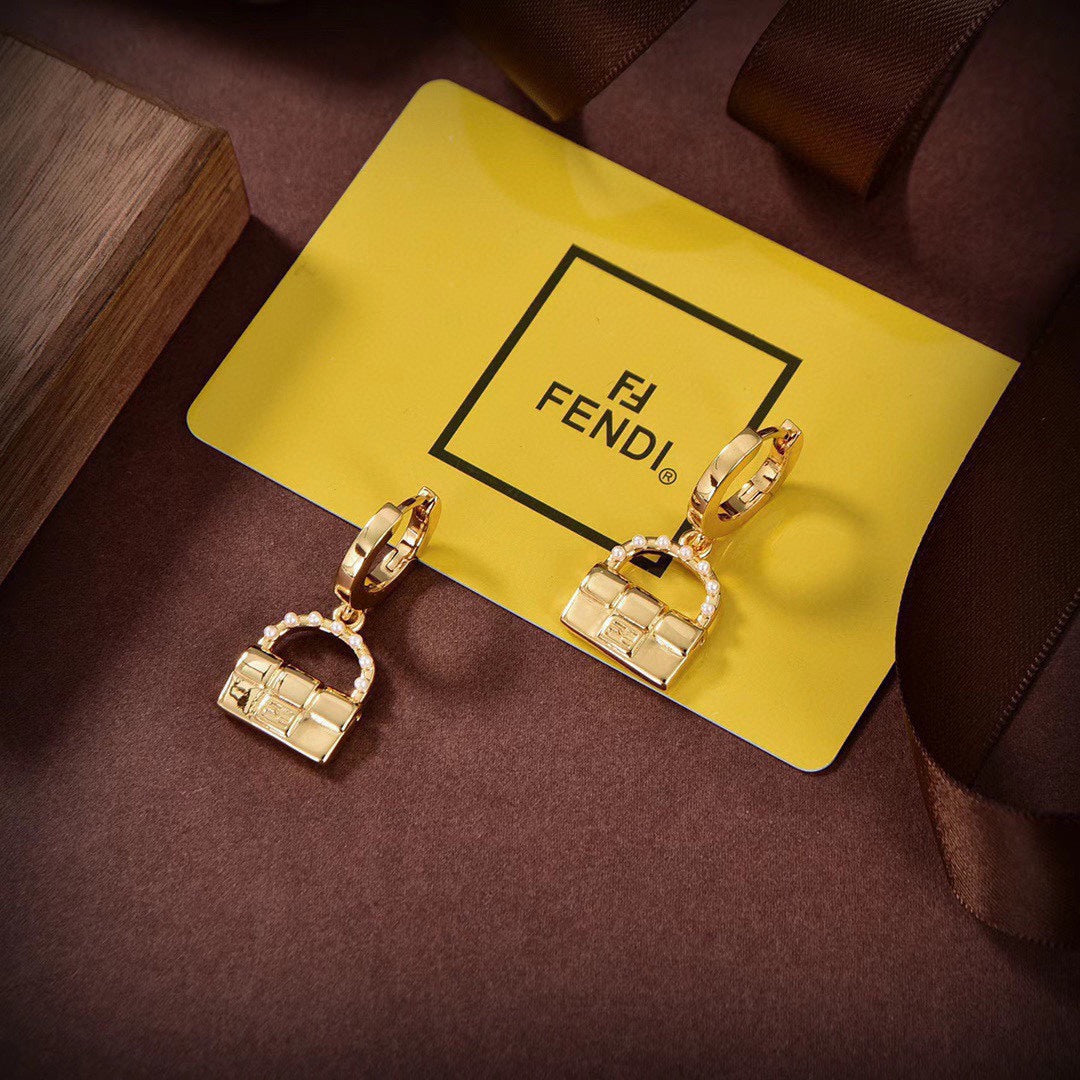 Bag Pendant Pearl Earrings - 18K Yellow Gold