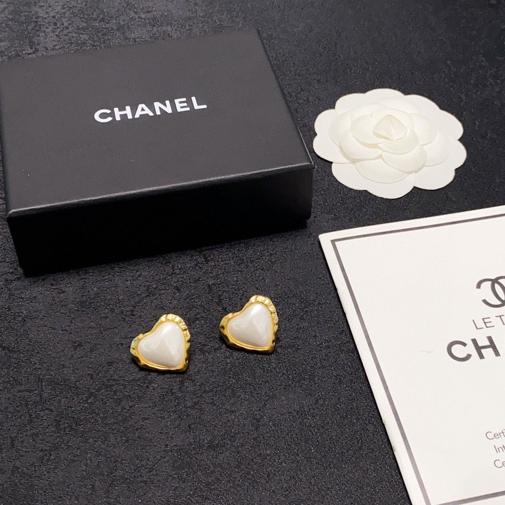 Chanel Heart Pearl Earrings - 18K Yellow Gold