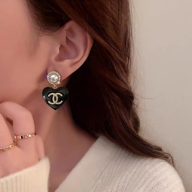 Chanel Black Heart Earrings - 18K Yellow Gold