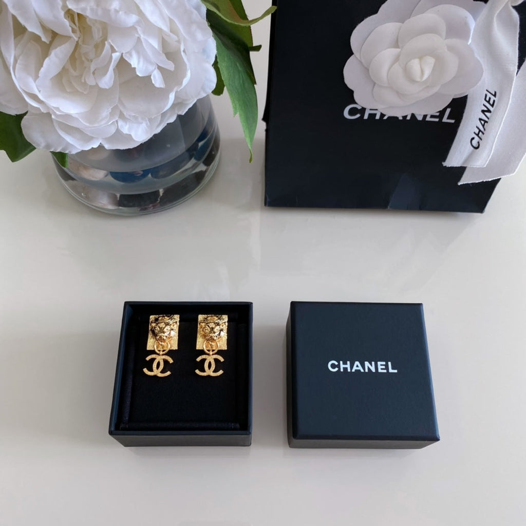 Chanel Lion Sharp Earrings - 18K Yellow Gold