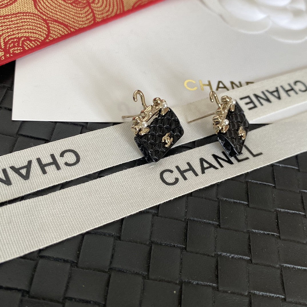 Chanel Classic Bag Pendant Earrings - 18K Yellow Gold